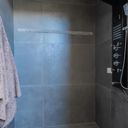 Villa La Buona Maniera 10, Emma