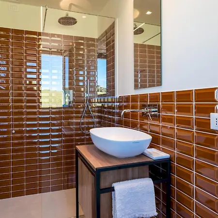 La Buona Maniera 10, Emma Villa *