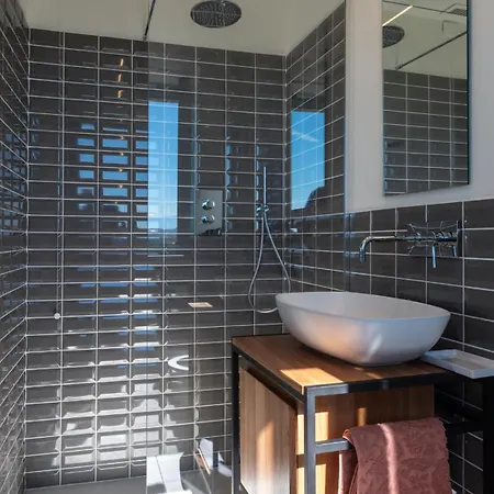 La Buona Maniera 10, Emma * מונטפרנדונה