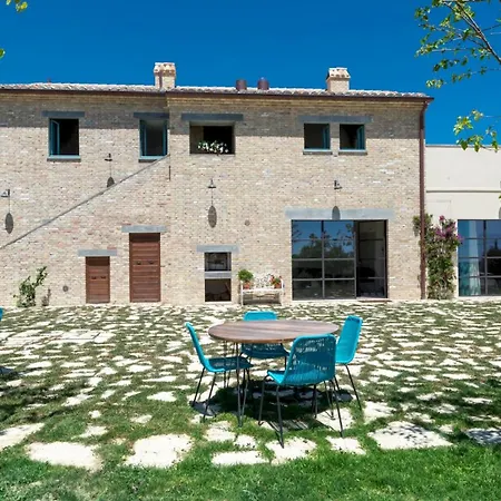 La Buona Maniera 10, Emma Villa *