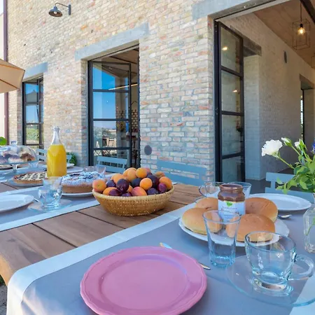 La Buona Maniera 10, Emma וילה *